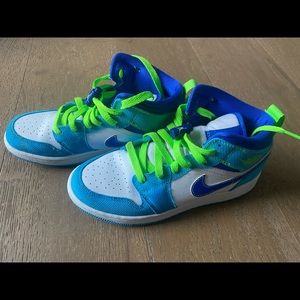 Air Jordan 1 Mid sprite shoes, size 4.5